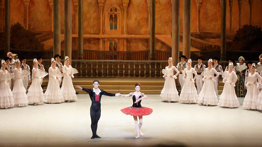 man and woman dancing on stage thumbnail