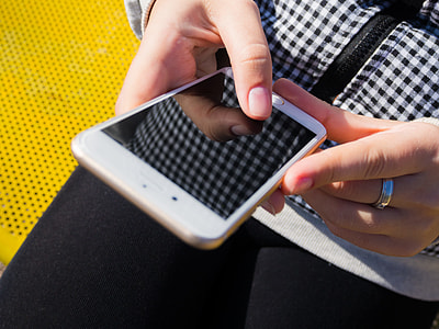 person holding gold iPhone 6 thumbnail