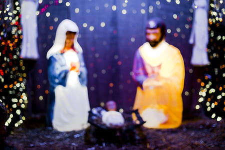 Holy Family figurines thumbnail