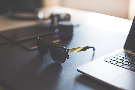 Luxury Fashion Black/Gold Sunglasses thumbnail