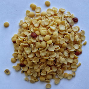 Pigeon pea pulses isolated on white background thumbnail