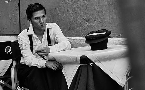 man wearing white dress shirt thumbnail