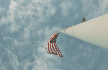 raised flag of America thumbnail