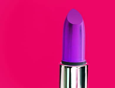 purple lipstick with red background thumbnail