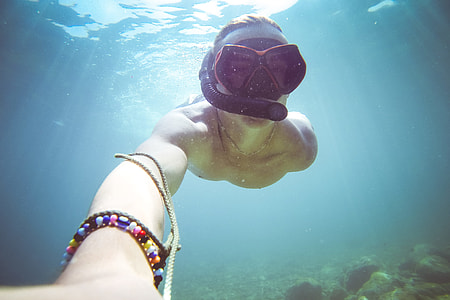 Underwater Diving/Snorkeling Selfie in The Sea thumbnail