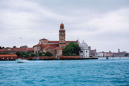 The beautiful and colorful Murano Island, Italy thumbnail