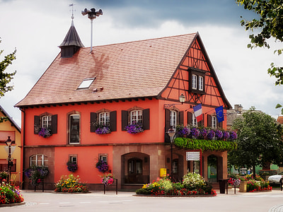 red and brown house thumbnail