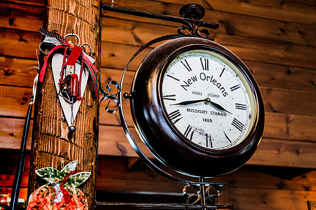 white analog clock thumbnail