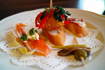 salad on plate thumbnail