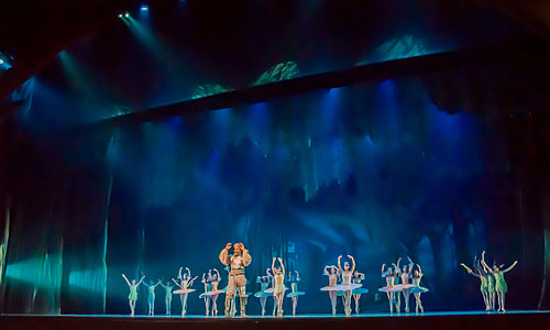 people doing ballet on stage thumbnail