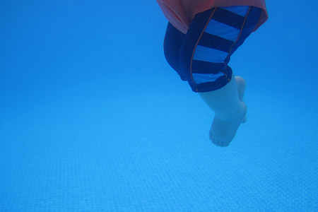 toddler under water thumbnail