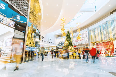 People in the shopping center of the Christmas atmosphere thumbnail
