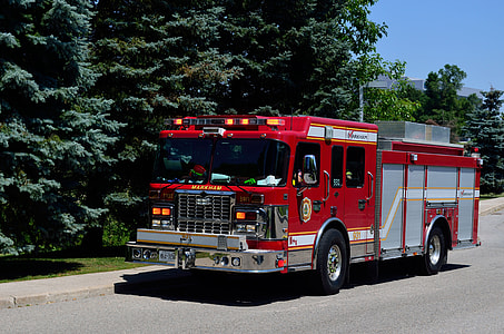 Fire engine of Markham Fire and Emergency Services in Ontario, Canada thumbnail