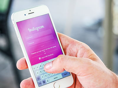 person holding gold iPhone 6 thumbnail