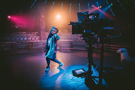 woman dancing on stage thumbnail