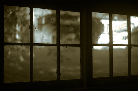closed windowpane thumbnail