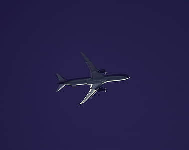 White Airplane thumbnail