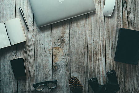 MacBook, notepad, pen, and eyeglasses digital wallpaper thumbnail