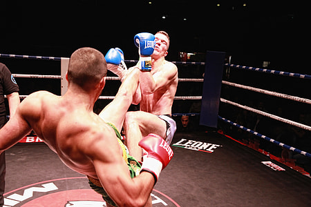 two men fighting in Leone ring thumbnail