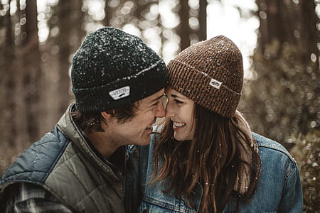 man and woman smiling at daytimwe thumbnail
