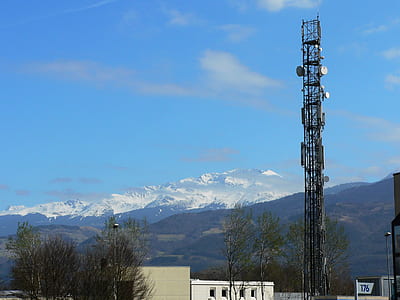 signal towel near building thumbnail