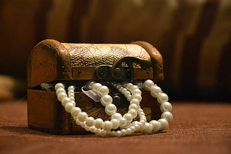 white pearl on chest thumbnail