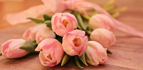 selective focus photography of bouquet of pink Rose flowers thumbnail