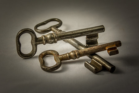 three skeleton keys thumbnail