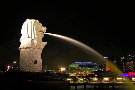 Merlion under night sky thumbnail