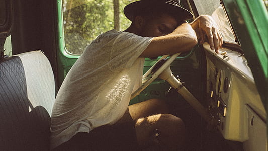 men's white t-shirt thumbnail