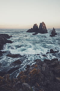 waves crushing the rocks thumbnail