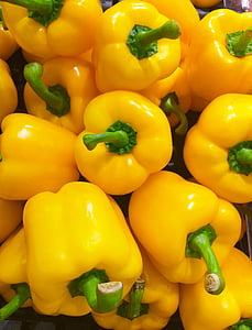 bunch of yellow bell peppers thumbnail