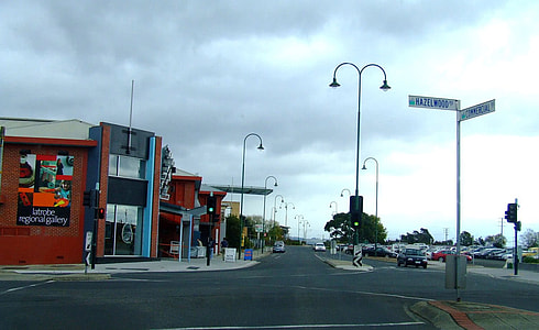 Commercial Road, Morwell's main street in Morwell, Victoria, Australia thumbnail