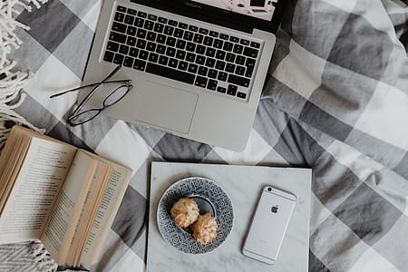 Everything you need to work from your bed thumbnail