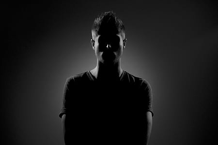 man taking selfie thumbnail