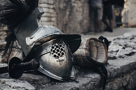 photo of gladiator helmet thumbnail