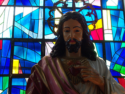closeup photo of Sacred Heart of Jesus statue thumbnail