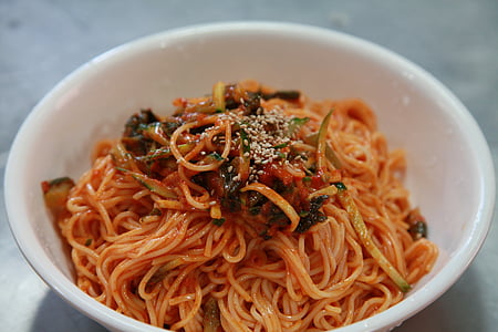 spaghetti with vegetables in bowl thumbnail