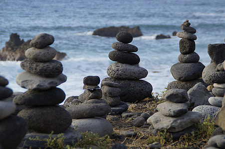 cairne rock near body of water thumbnail