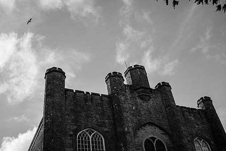 Old parish church thumbnail