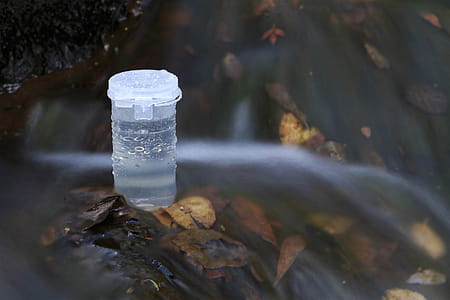 Sampling containers for collecting coliforms and chemicals in water with long exposure. thumbnail