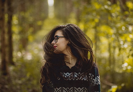 shallow focus photography of woman thumbnail