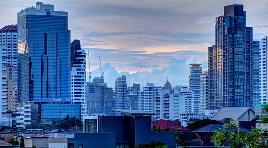 landscape photography of high rise building thumbnail