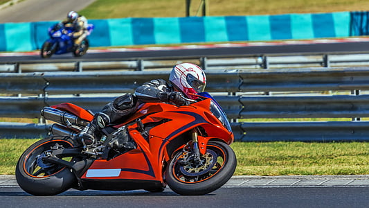 man riding his sport bike thumbnail