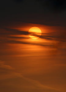 photo of a full moon thumbnail