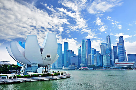 cityscape by the water thumbnail