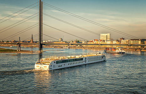 crew ship about to cross bridge thumbnail