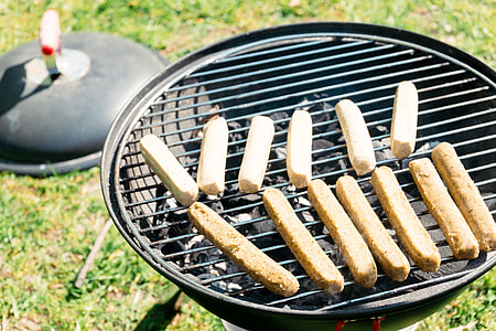 Grilling vegan sausages thumbnail