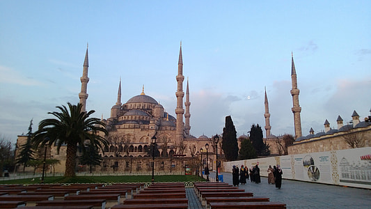 Grand buildings and Architecture in Istanbul, Turkey thumbnail