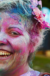 woman with pink powered face thumbnail